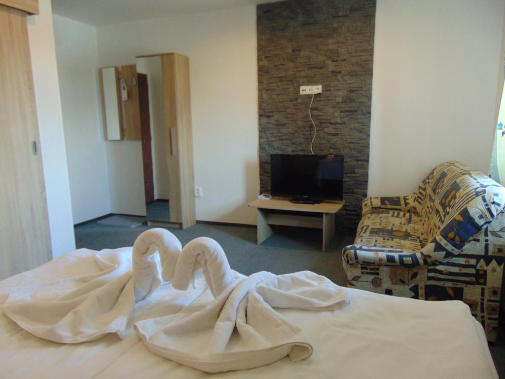 אוסטרבה Hotel Isora מראה חיצוני תמונה