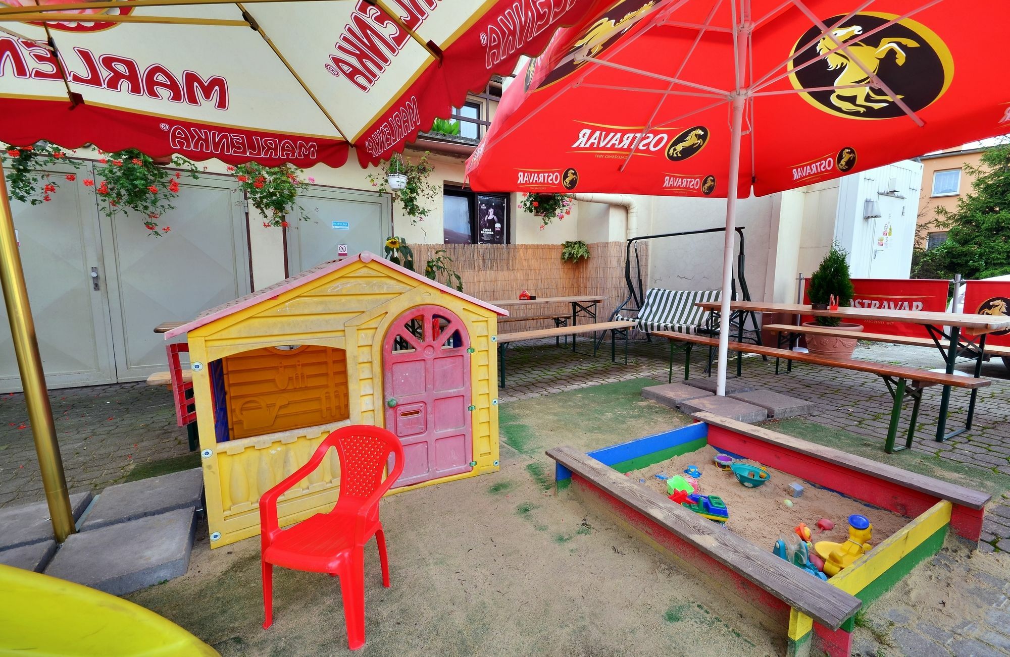 אוסטרבה Hotel Isora מראה חיצוני תמונה