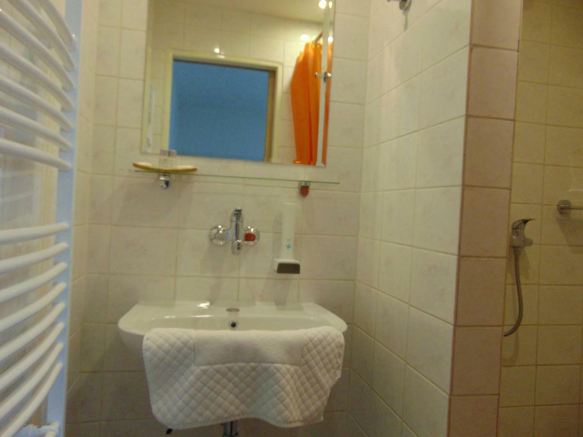 אוסטרבה Hotel Isora מראה חיצוני תמונה